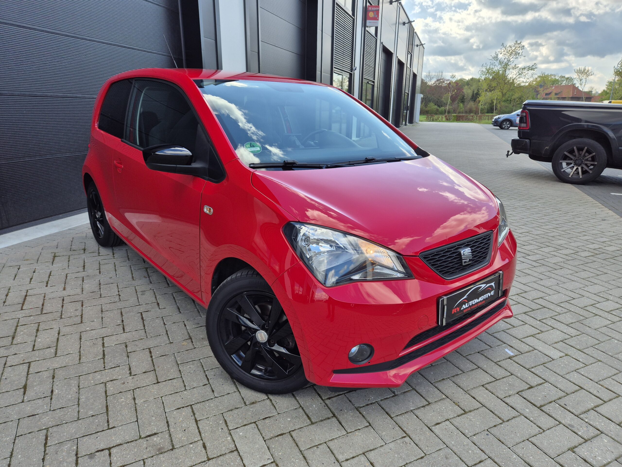 Seat Mii 1.0i / 2012 / 136.576 Km / Cruise Control / Pdc / Navigatie / Stoelverwarming / Start&Stop / Nieuwe Apk / Nieuw Onderhoud - Afbeelding 2