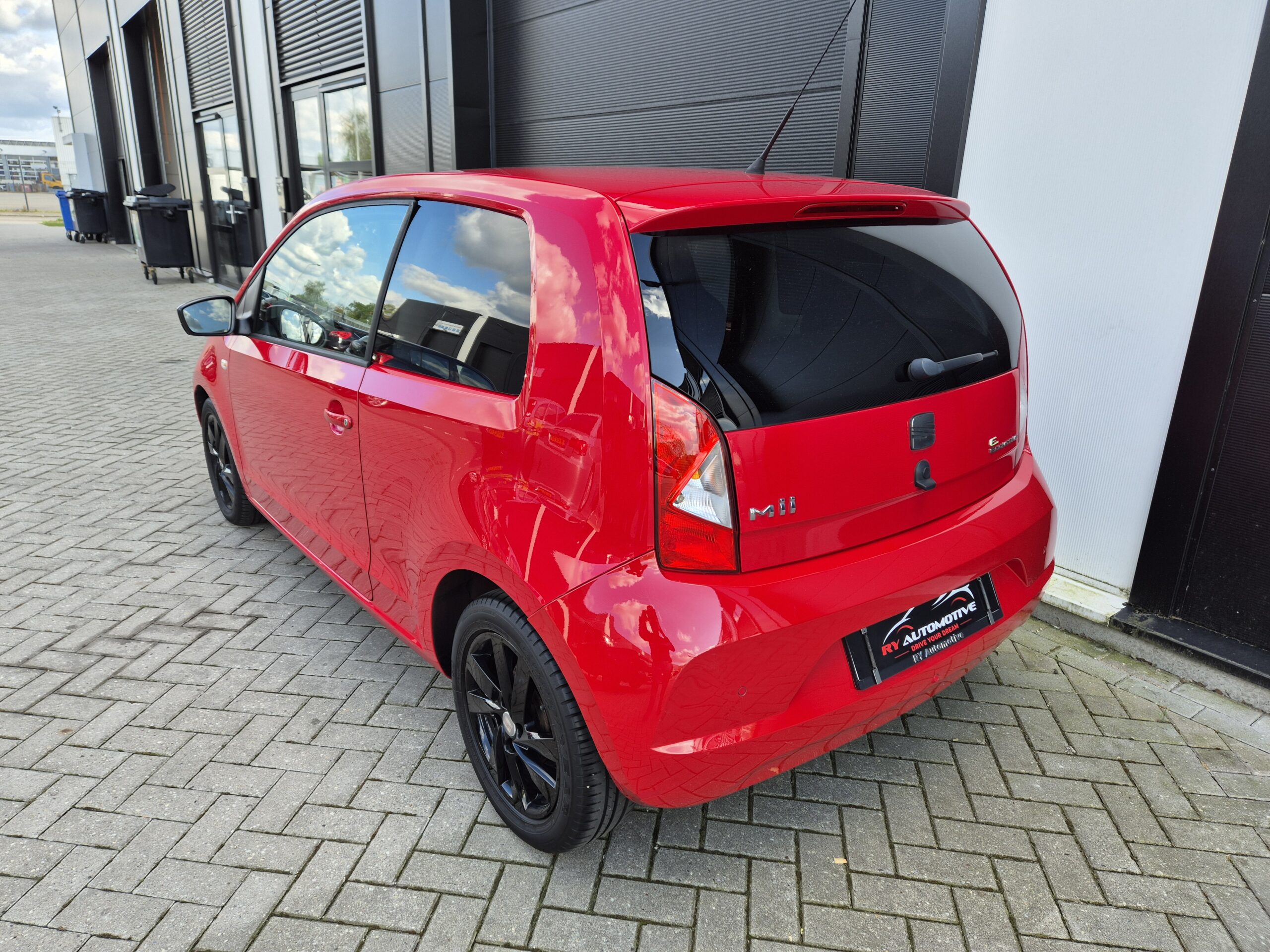 Seat Mii 1.0i / 2012 / 136.576 Km / Cruise Control / Pdc / Navigatie / Stoelverwarming / Start&Stop / Nieuwe Apk / Nieuw Onderhoud - Afbeelding 3