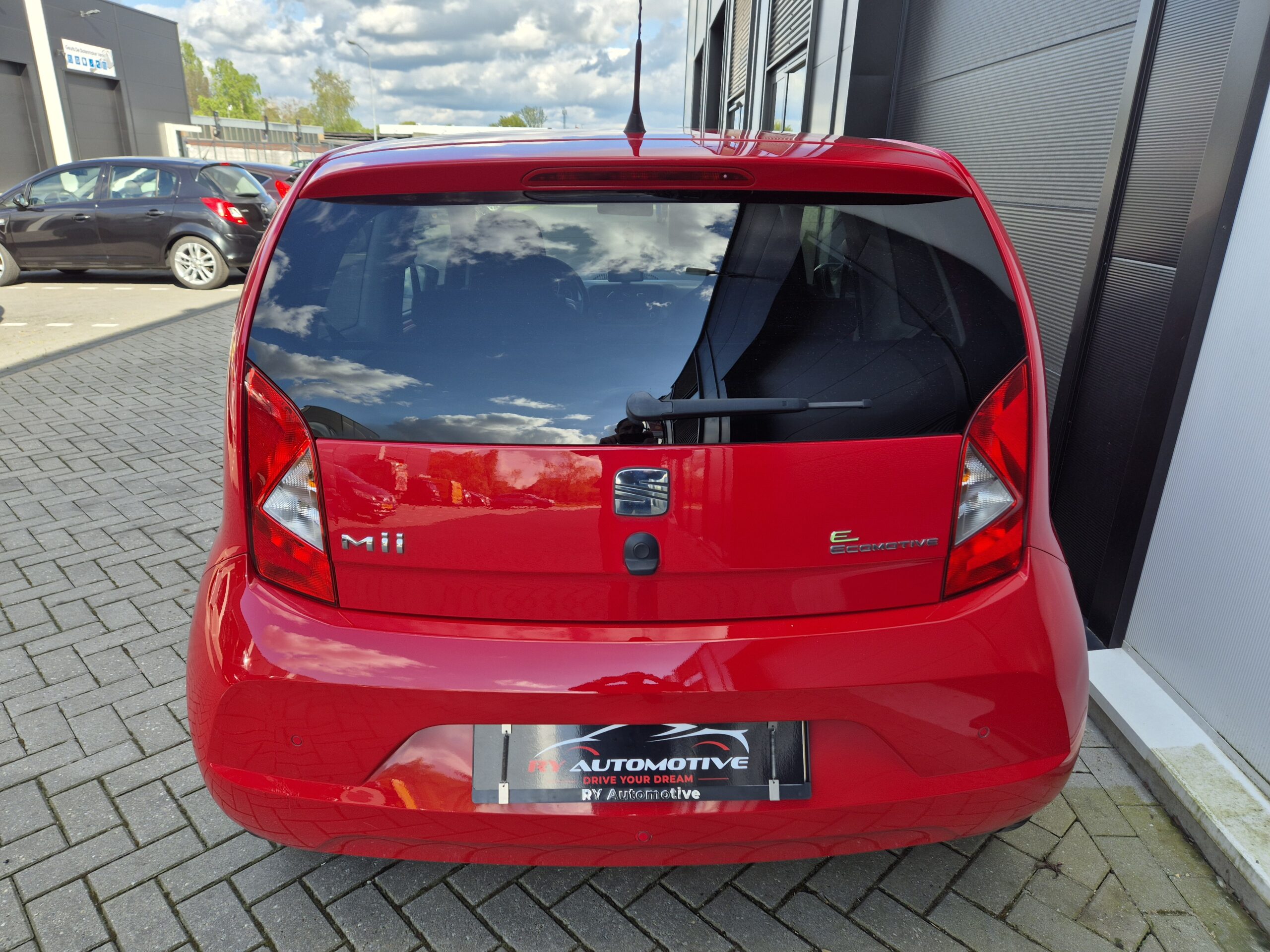Seat Mii 1.0i / 2012 / 136.576 Km / Cruise Control / Pdc / Navigatie / Stoelverwarming / Start&Stop / Nieuwe Apk / Nieuw Onderhoud - Afbeelding 8
