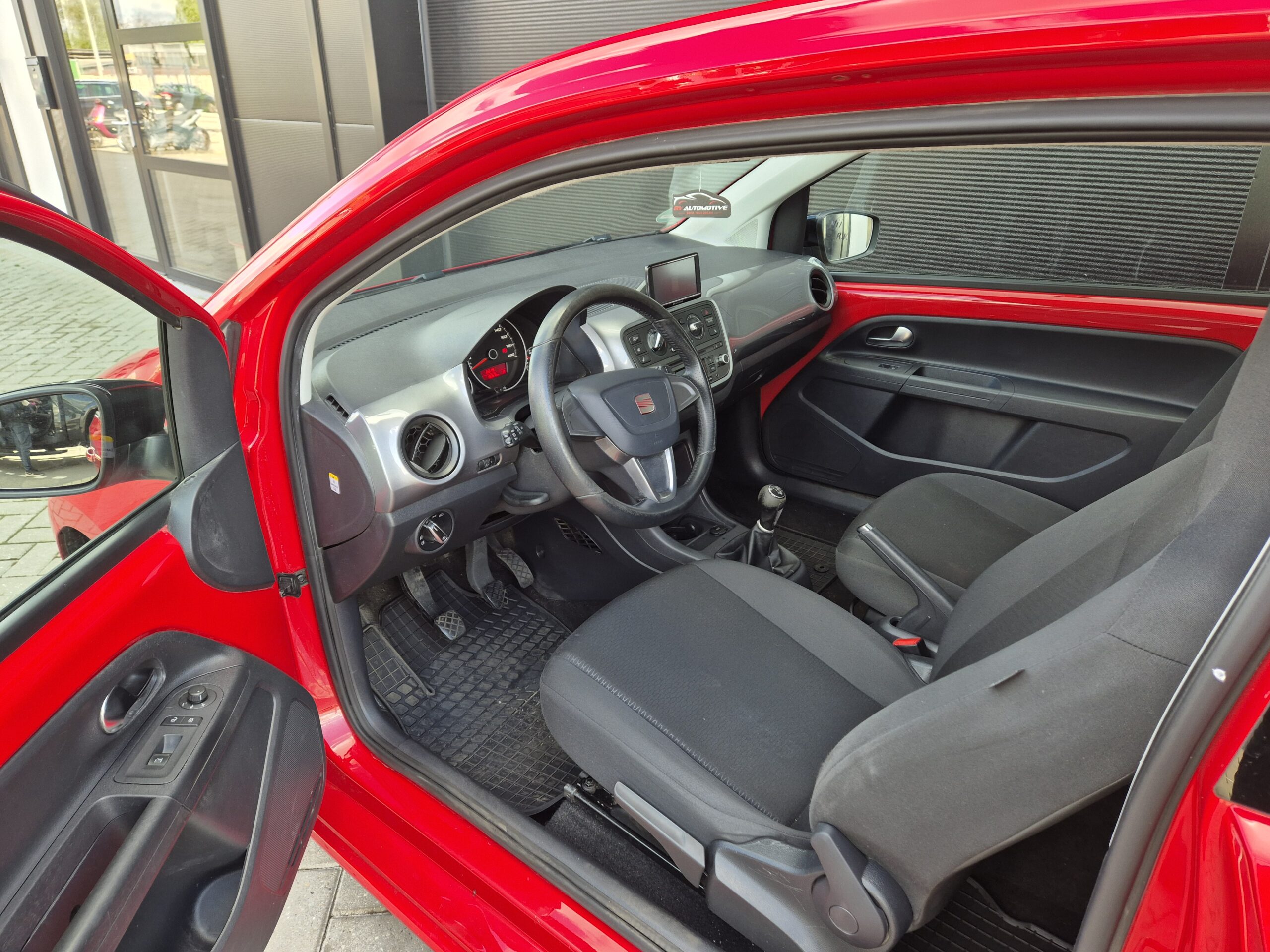 Seat Mii 1.0i / 2012 / 136.576 Km / Cruise Control / Pdc / Navigatie / Stoelverwarming / Start&Stop / Nieuwe Apk / Nieuw Onderhoud - Afbeelding 14