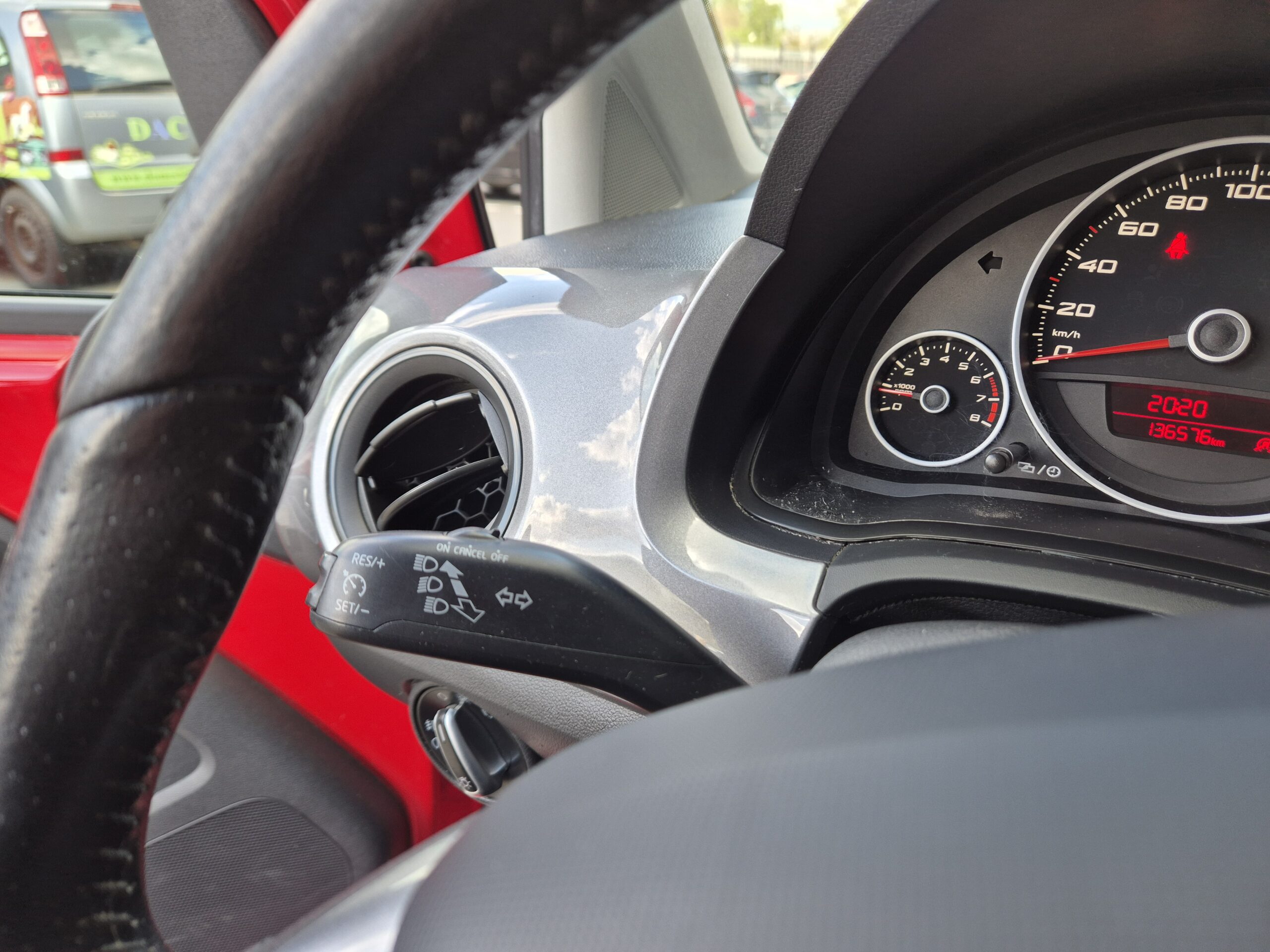 Seat Mii 1.0i / 2012 / 136.576 Km / Cruise Control / Pdc / Navigatie / Stoelverwarming / Start&Stop / Nieuwe Apk / Nieuw Onderhoud - Afbeelding 11