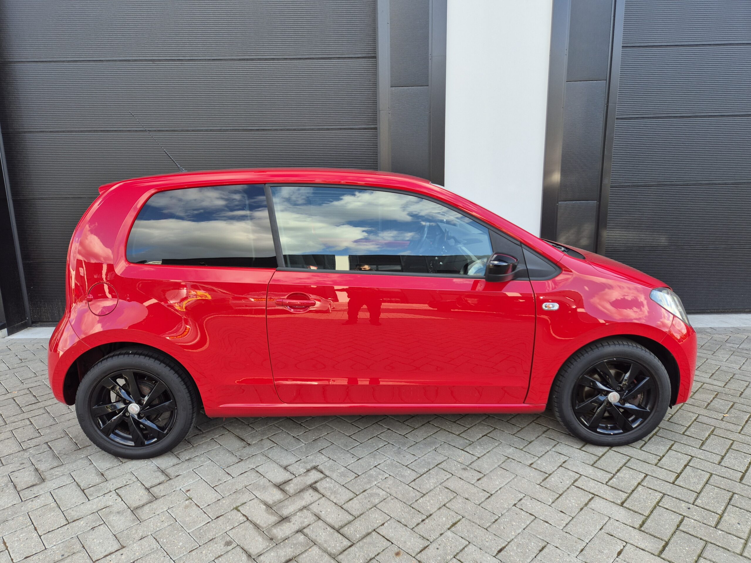 Seat Mii 1.0i / 2012 / 136.576 Km / Cruise Control / Pdc / Navigatie / Stoelverwarming / Start&Stop / Nieuwe Apk / Nieuw Onderhoud - Afbeelding 6