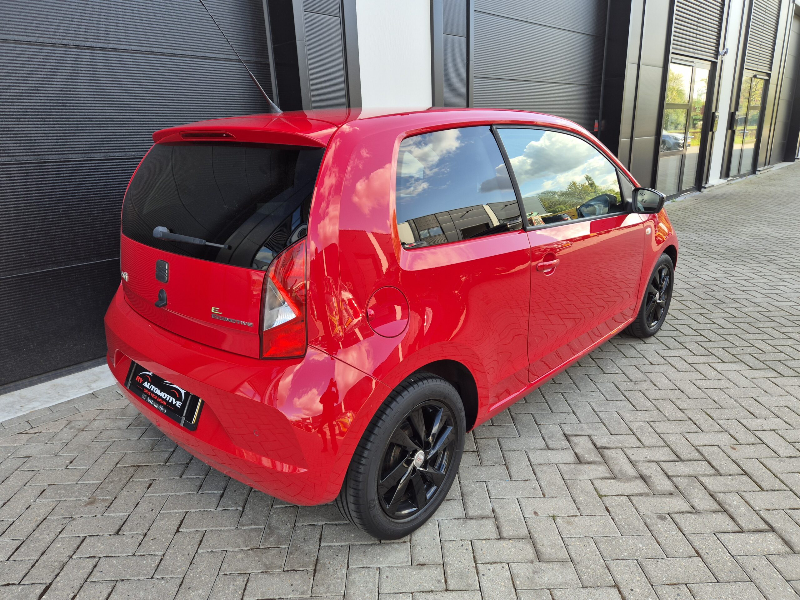 Seat Mii 1.0i / 2012 / 136.576 Km / Cruise Control / Pdc / Navigatie / Stoelverwarming / Start&Stop / Nieuwe Apk / Nieuw Onderhoud - Afbeelding 4