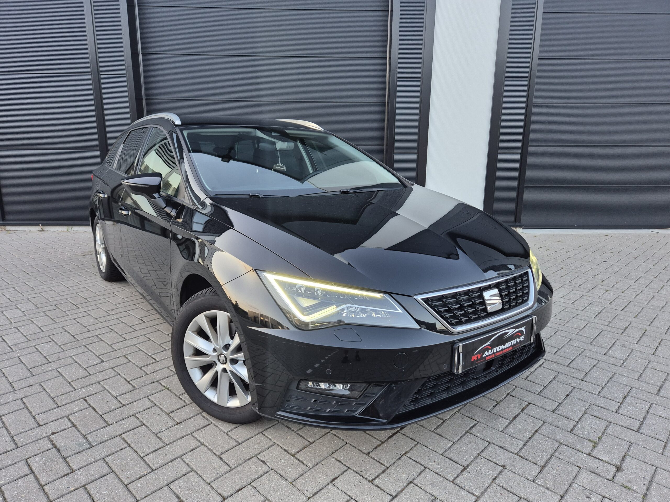 Seat Leon 1.4 Tgi ST / 2018 / 123.032 Km / Acc / Led / Navi / Nieuwe Apk / 1ste eigenaar - Afbeelding 2