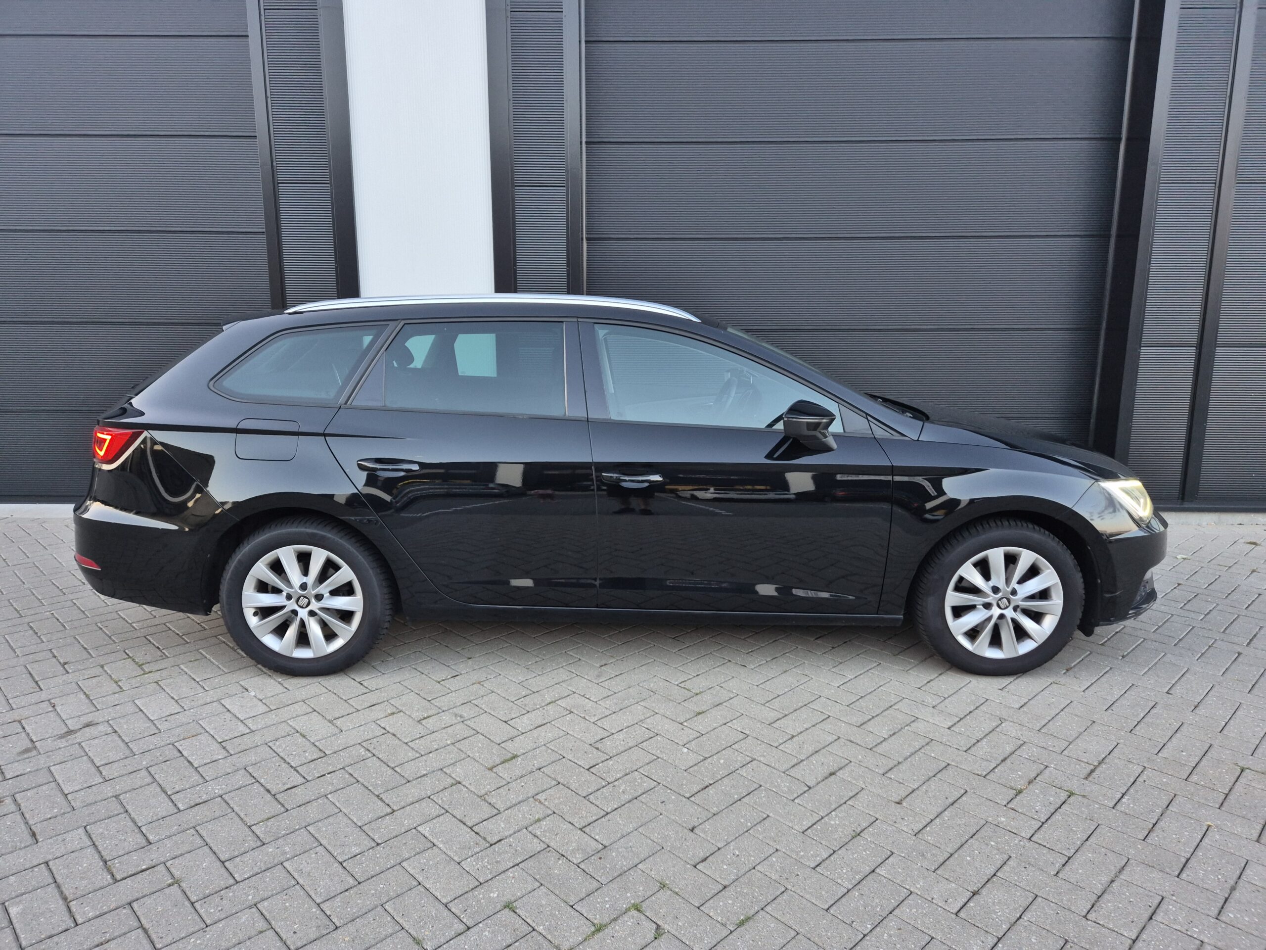 Seat Leon 1.4 Tgi ST / 2018 / 123.032 Km / Acc / Led / Navi / Nieuwe Apk / 1ste eigenaar - Afbeelding 6