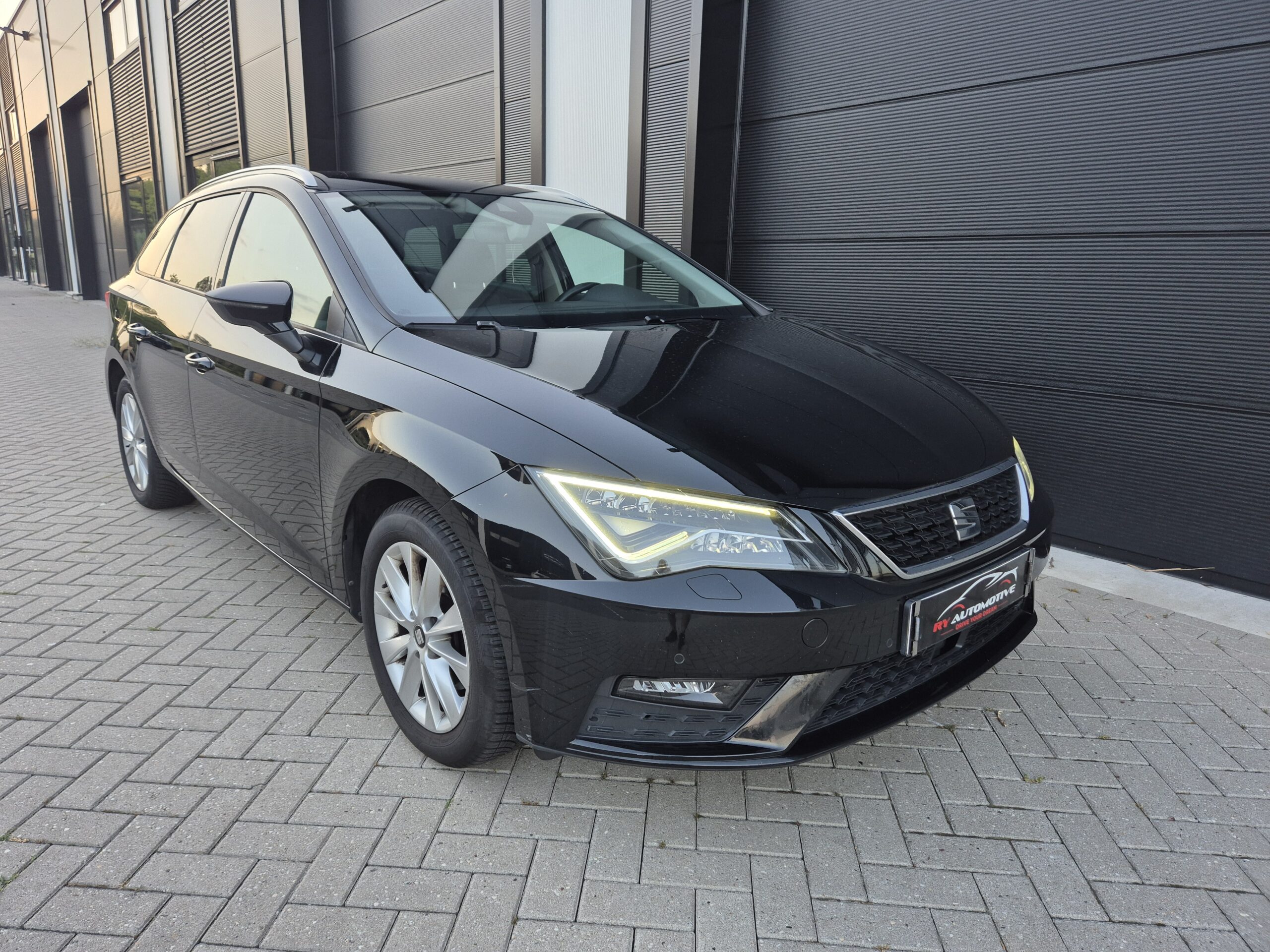 Seat Leon 1.4 Tgi ST / 2018 / 123.032 Km / Acc / Led / Navi / Nieuwe Apk / 1ste eigenaar - Afbeelding 4