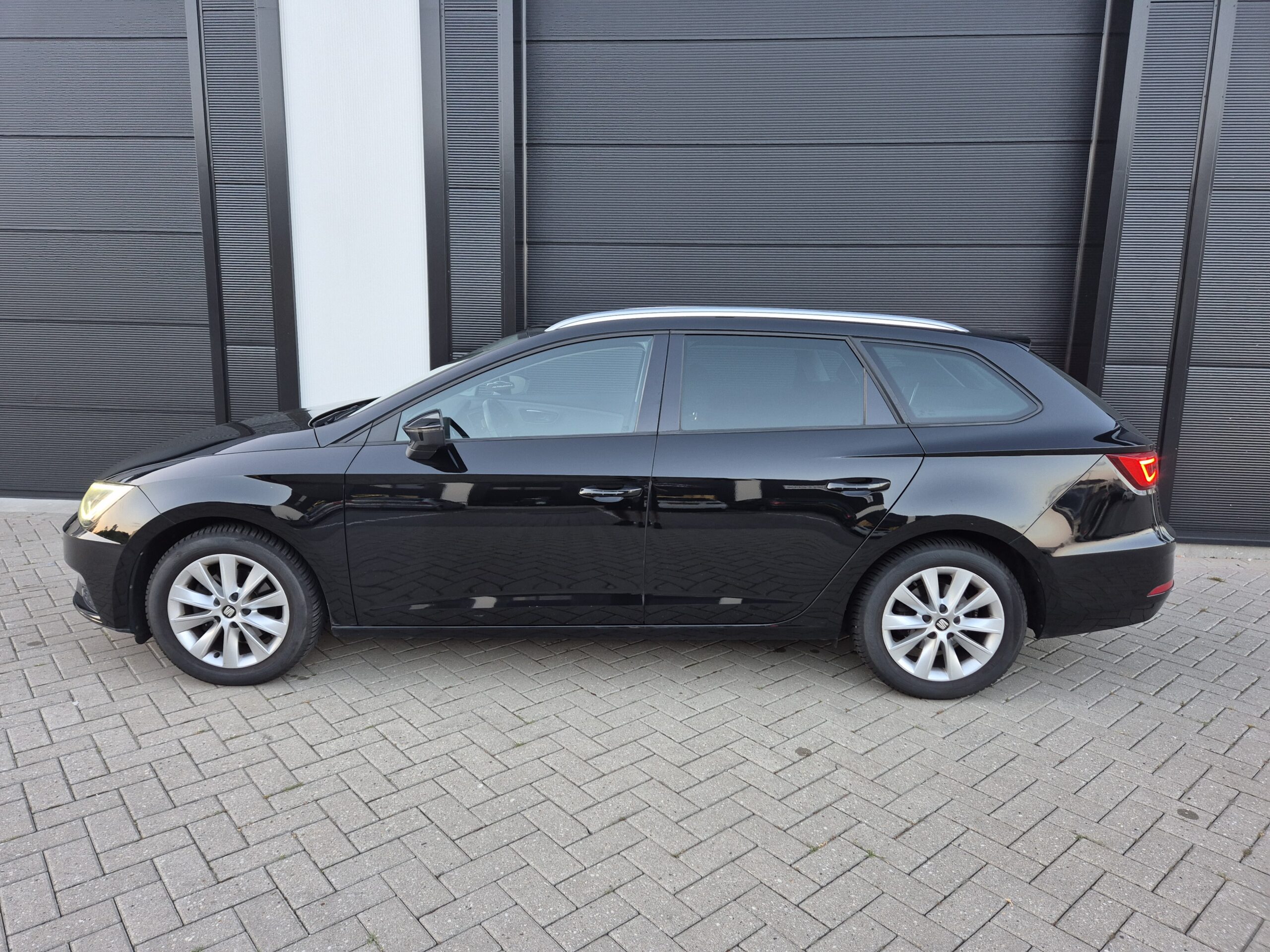 Seat Leon 1.4 Tgi ST / 2018 / 123.032 Km / Acc / Led / Navi / Nieuwe Apk / 1ste eigenaar - Afbeelding 5