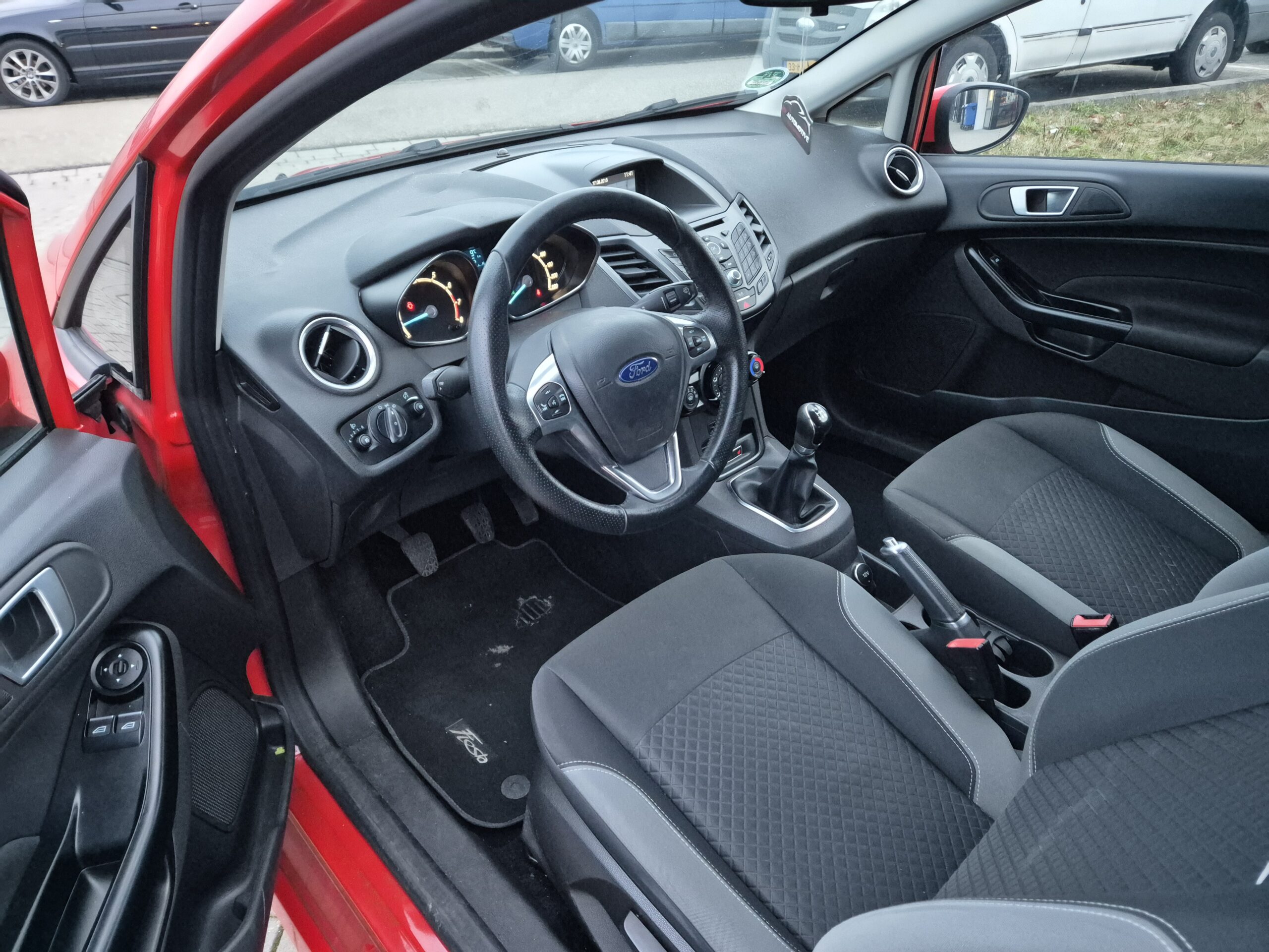 Ford Fiesta 1.25i ST-Line / 2015 / Airco / Cruise Control / Stoelverwarming / Led / 18 inch / Racing Red - Afbeelding 13