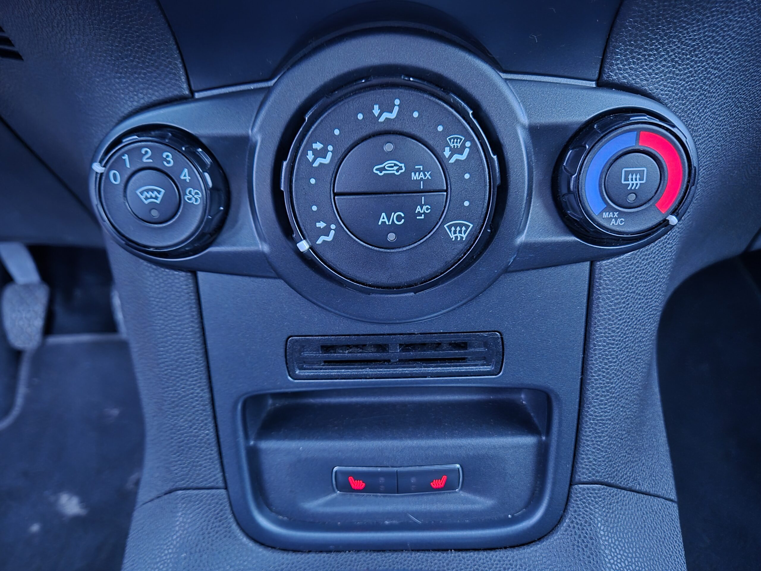 Ford Fiesta 1.25i ST-Line / 2015 / Airco / Cruise Control / Stoelverwarming / Led / 18 inch / Racing Red - Afbeelding 20