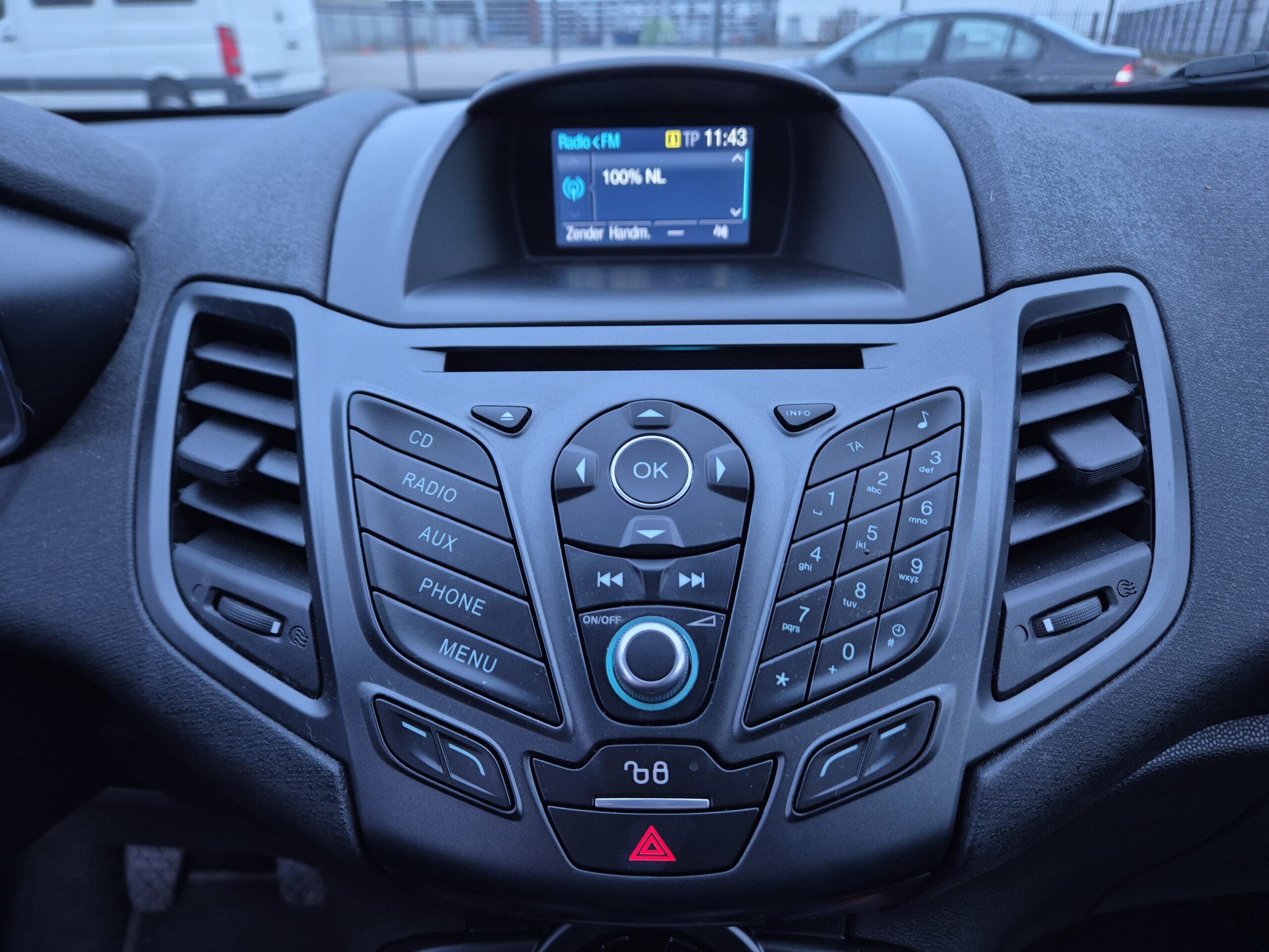 Ford Fiesta 1.25i ST-Line / 2015 / Airco / Cruise Control / Stoelverwarming / Led / 18 inch / Racing Red - Afbeelding 19