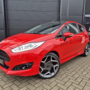 Ford Fiesta 1.25i ST-Line / 2015 / Airco / Cruise Control / Stoelverwarming / Led / 18 inch / Racing Red