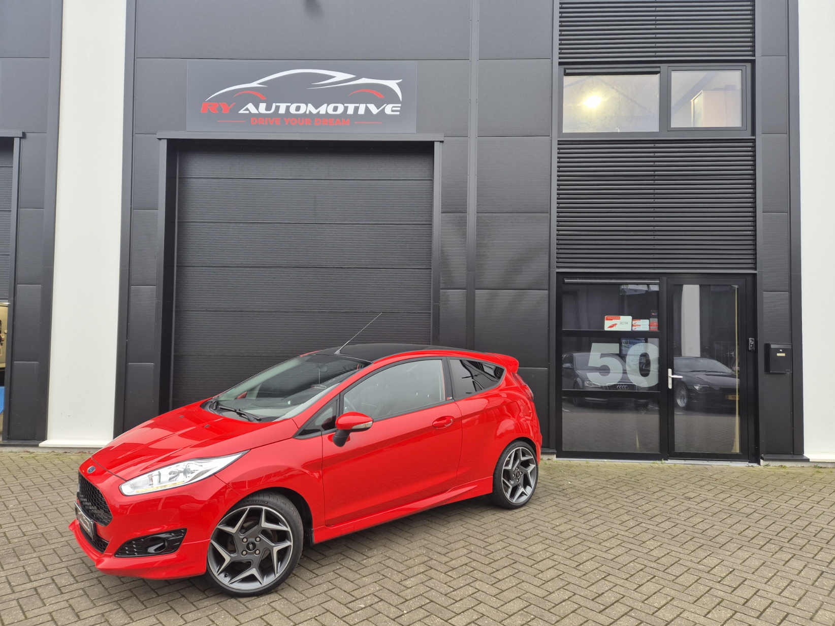 Ford Fiesta 1.25i ST-Line / 2015 / Airco / Cruise Control / Stoelverwarming / Led / 18 inch / Racing Red - Afbeelding 2