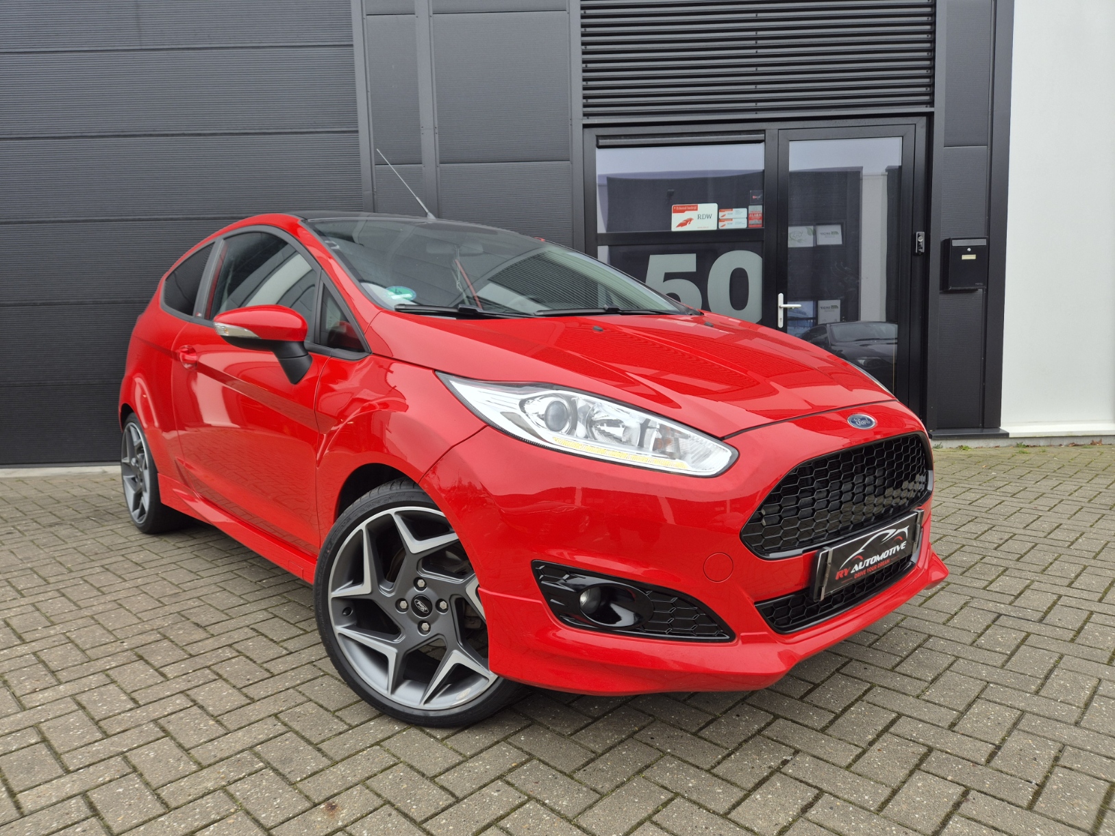 Ford Fiesta 1.25i ST-Line / 2015 / Airco / Cruise Control / Stoelverwarming / Led / 18 inch / Racing Red - Afbeelding 3