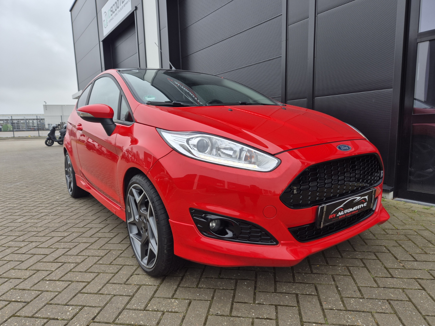 Ford Fiesta 1.25i ST-Line / 2015 / Airco / Cruise Control / Stoelverwarming / Led / 18 inch / Racing Red - Afbeelding 5