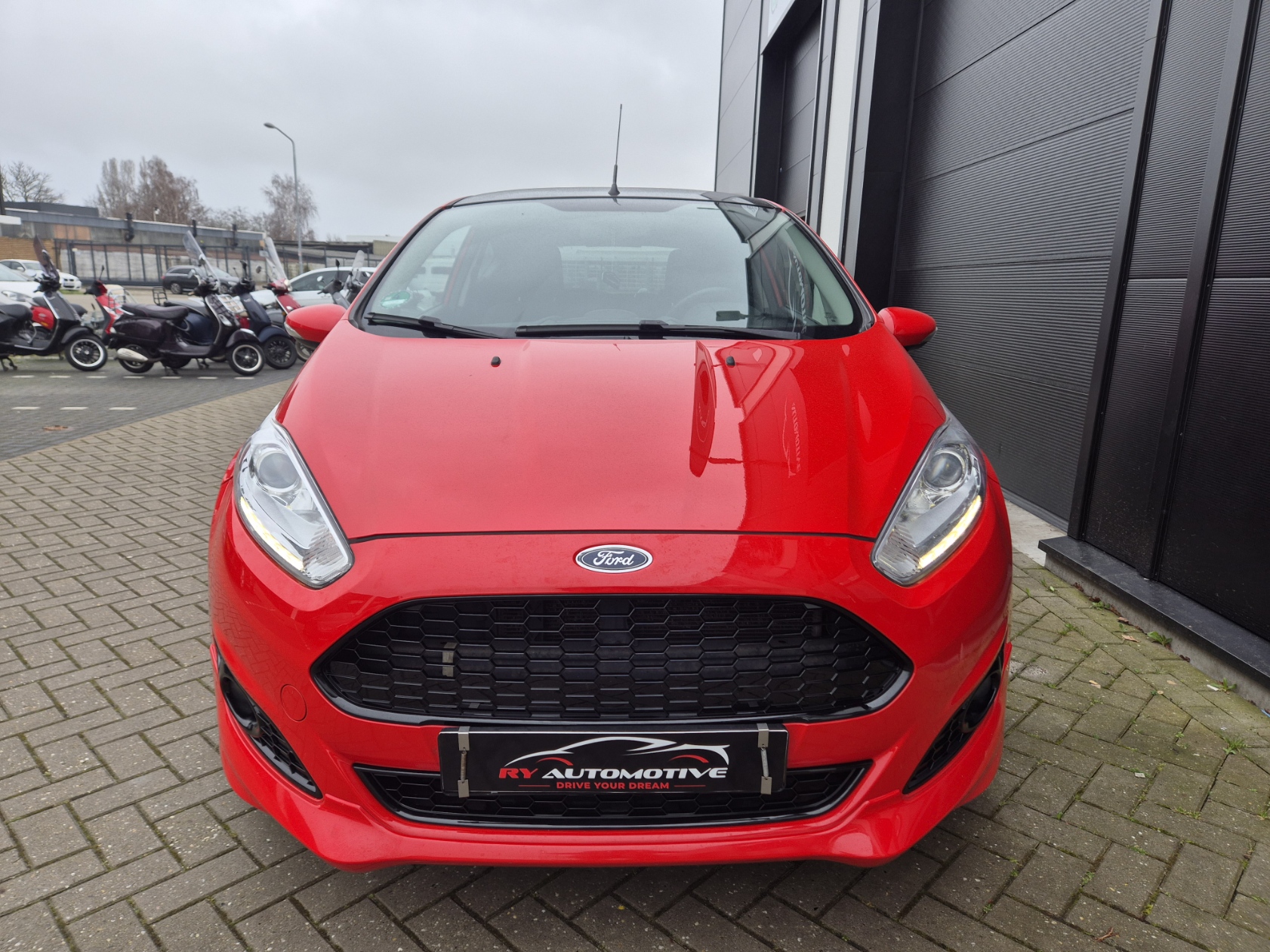 Ford Fiesta 1.25i ST-Line / 2015 / Airco / Cruise Control / Stoelverwarming / Led / 18 inch / Racing Red - Afbeelding 10