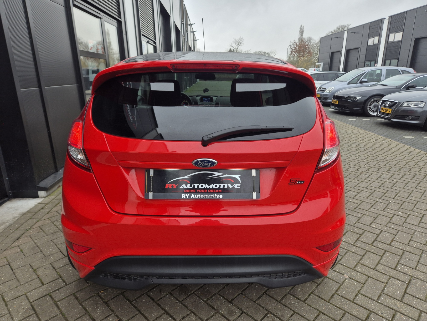 Ford Fiesta 1.25i ST-Line / 2015 / Airco / Cruise Control / Stoelverwarming / Led / 18 inch / Racing Red - Afbeelding 11