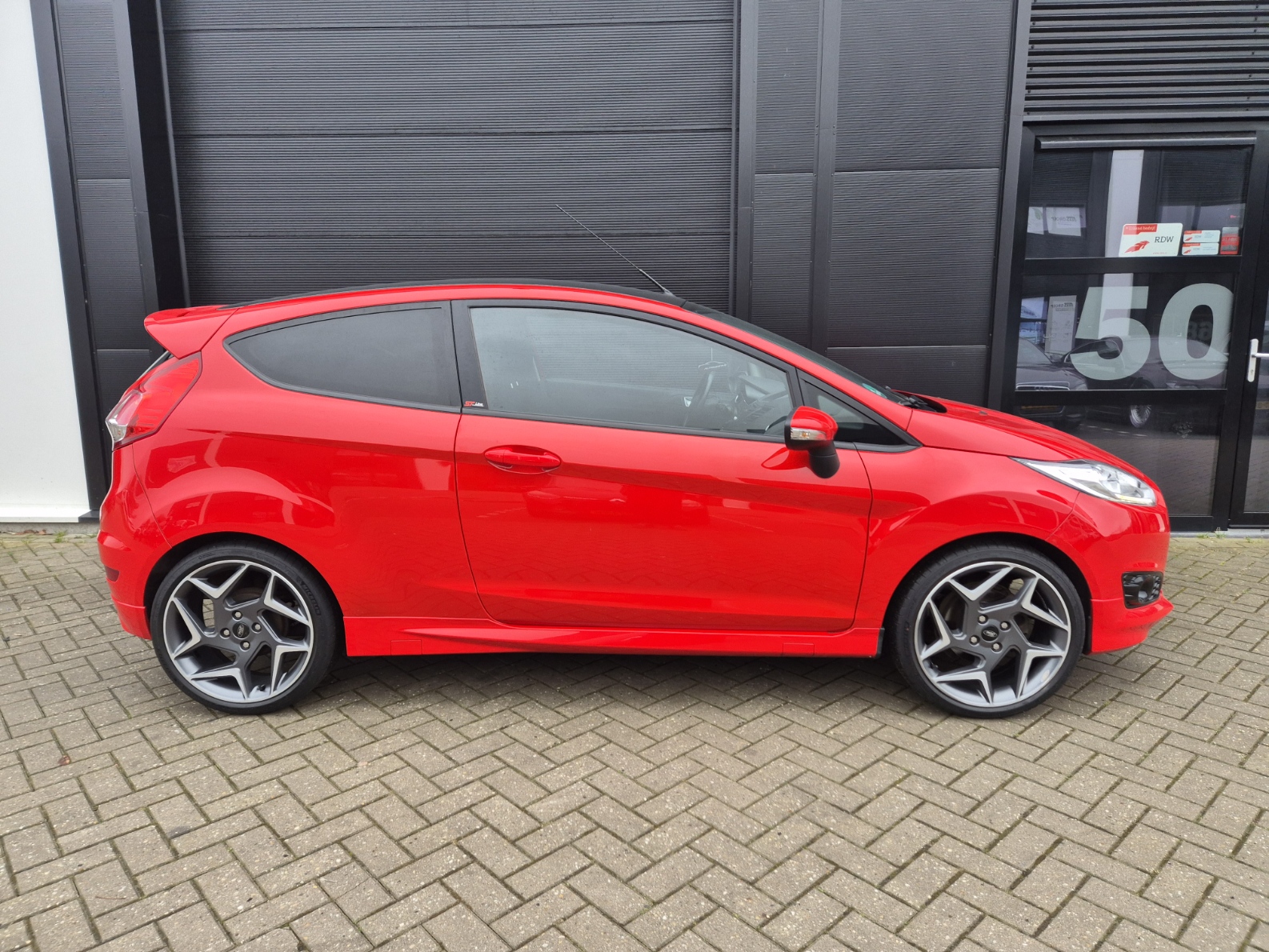 Ford Fiesta 1.25i ST-Line / 2015 / Airco / Cruise Control / Stoelverwarming / Led / 18 inch / Racing Red - Afbeelding 9